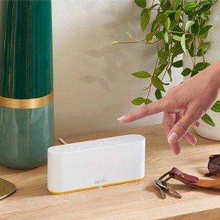  somfy-tahoma-switch-desk-keys-plants